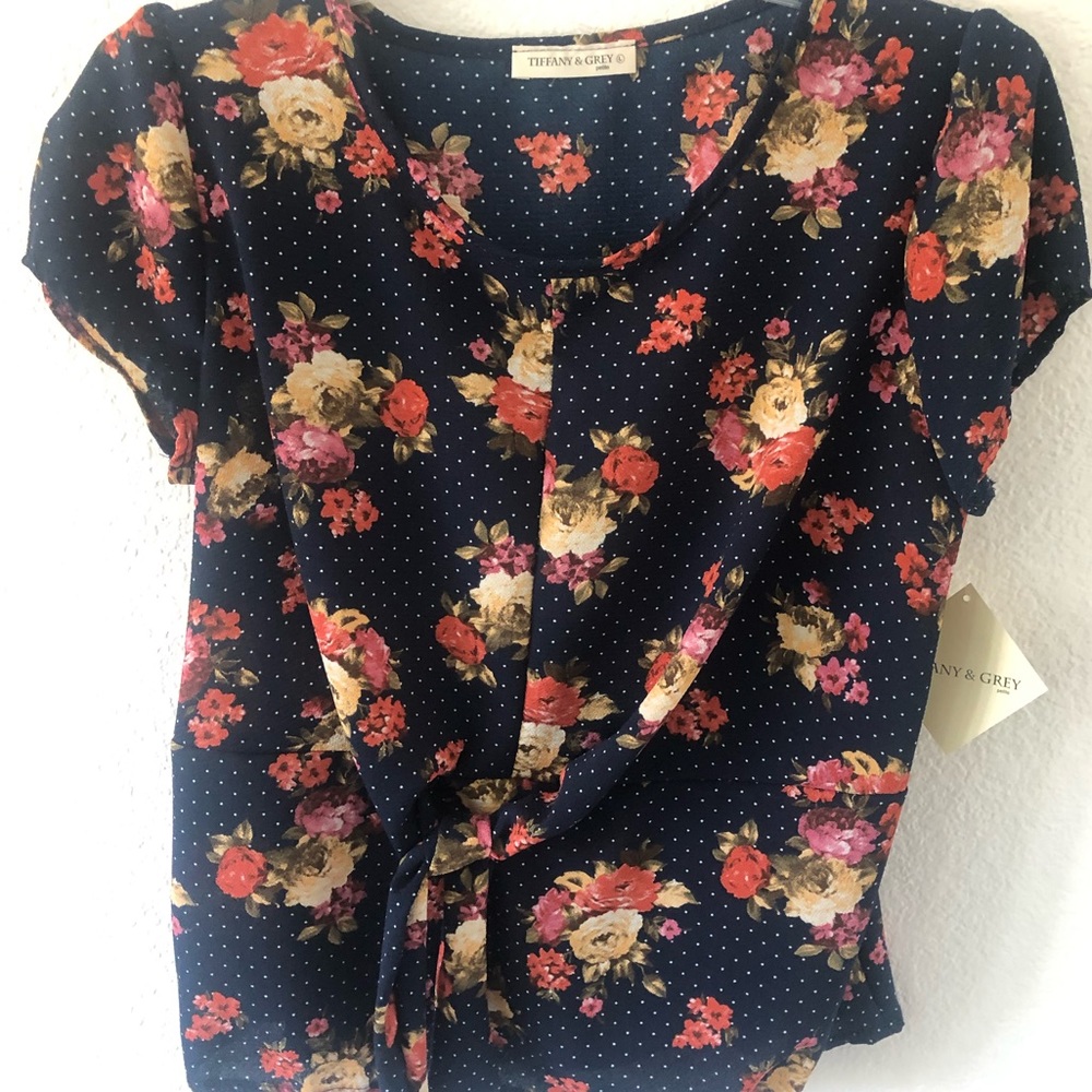 Tiffany &Grey Short floral sleeve top Petite Large